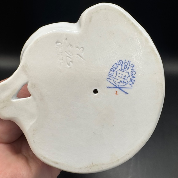 Herend Hungary pure white sitting fox porcelain figurine. Excellent condition. - Picture 8 of 11